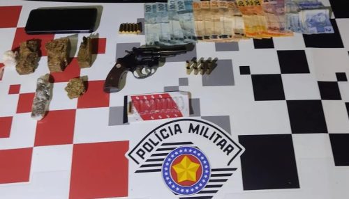 Homem é preso por porte ilegal de arma de fogo e tráfico de drogas na Rodovia Assis Chateaubriand, em Pirapozinho
