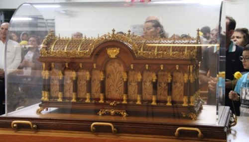 Adamantina recebe relíquias de Santa Teresinha do Menino Jesus, com programação nas três paróquias
