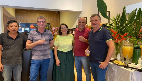 Tarde de comemoração e apresentação do novo visual da Bet'man calçados