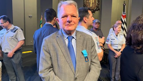 Deputado Mauro Bragato recebe medalha da Casa Militar
