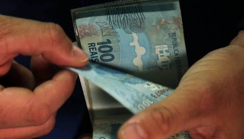 Salário mínimo e aposentadorias terão ao menos 6% de aumento em 2023