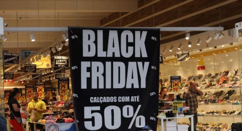 Consumidor deve ficar atento a armadilhas da 'Black Fraude', alerta advogado