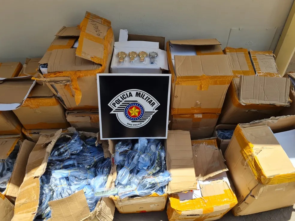 Polícia Militar apreende quase 7 mil relógios de pulso oriundos do Paraguai sem nota fiscal, em Dracena