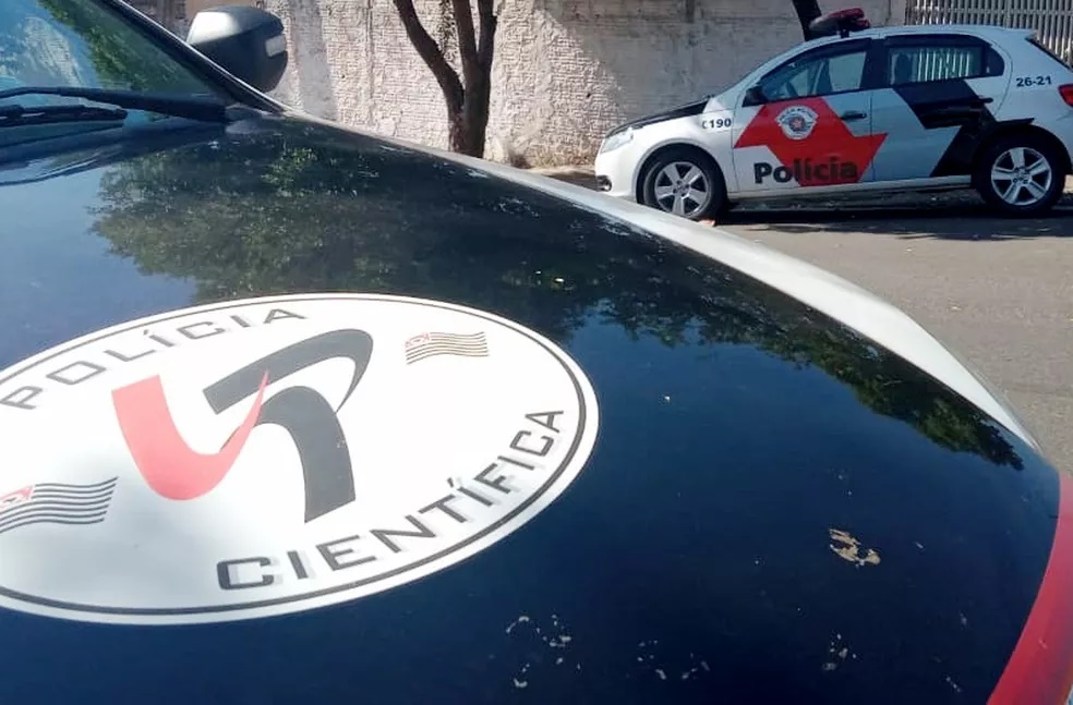 Pai e mãe acusados de torturar e matar o próprio filho, um bebê de apenas dois meses de vida, vão a júri popular nesta quarta-feira