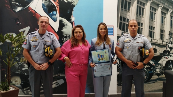 Em São Paulo, juíza Ruth Menegatti recebe Medalha do Mérito Comunitário pela Polícia Militar