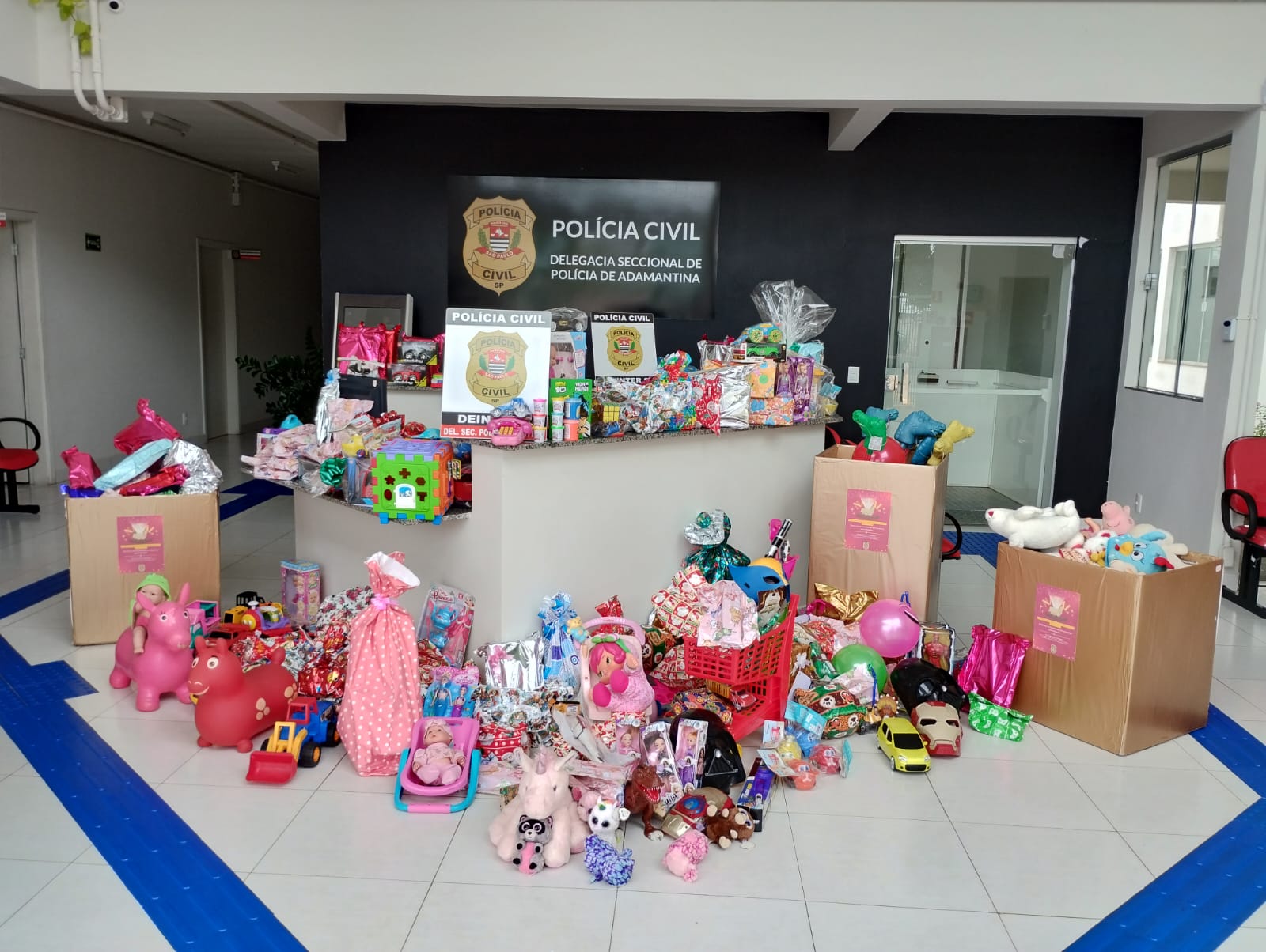 Polícia Civil de Adamantina entrega doações da Campanha Natal Solidário