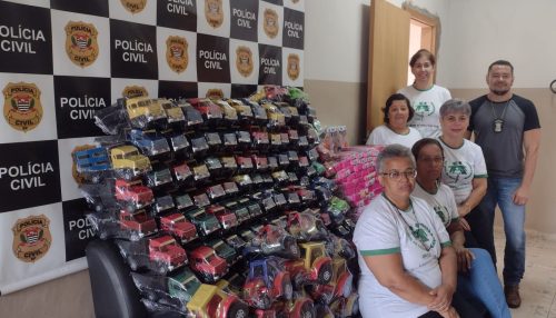 Polícia Civil efetua entrega de brinquedos em Pacaembú