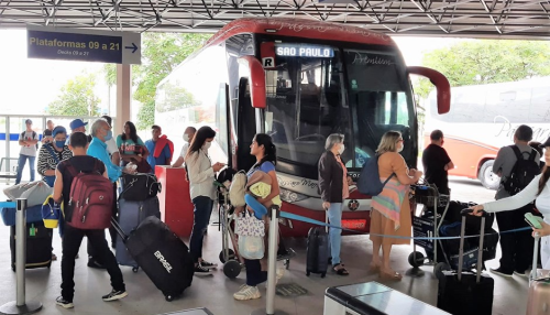 Rodoviária de Adamantina tem grande movimento para o Natal.