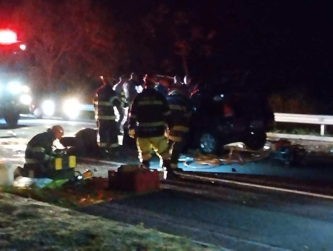 Acidente grave envolvendo três veículos e um cavalo na SP 294 em Lucélia