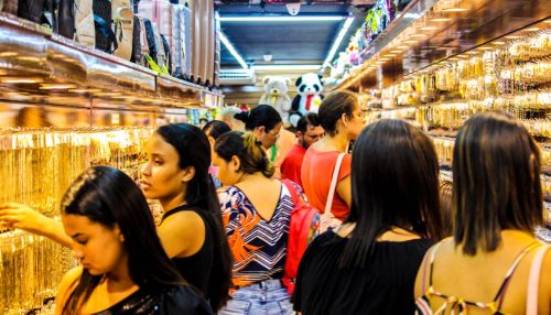 Economize tempo e dinheiro, Cris Park, oferece preço e variedade de produtos em um só lugar.