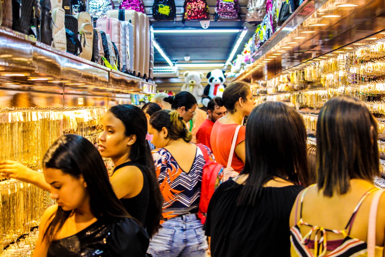 Economize tempo e dinheiro, Cris Park, oferece preço e variedade de produtos em um só lugar.