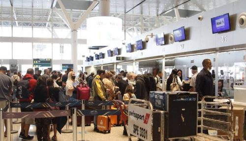 Paralisação de pilotos e comissários provoca atrasos e cancelamentos em aeroportos em SP, RJ e DF
