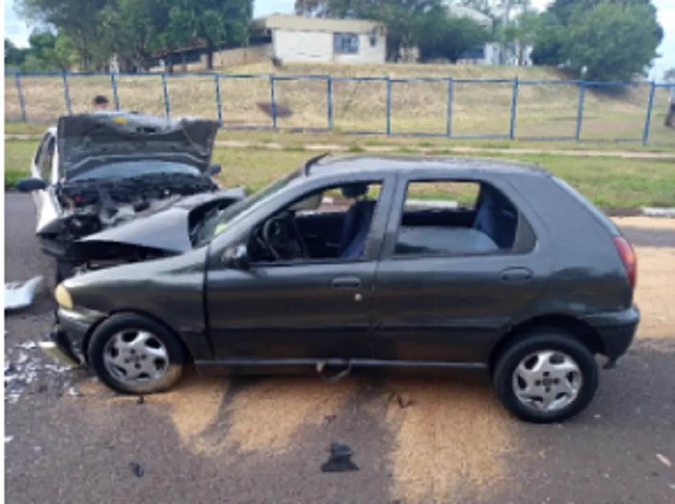 Homem de 48 anos morre após colisão entre dois carros na Rodovia Arthur Boigues Filho