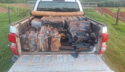 Motorista abandona caminhonete com quase 1 tonelada de maconha em estrada de terra na zona rural de Presidente Prudente