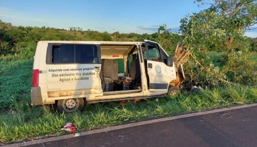 Colisão entre carro e van da saúde municipal de Rancharia deixa uma pessoa morta