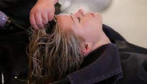 Anvisa altera o marco regulatório de produtos cosméticos para alisar ou ondular os cabelos