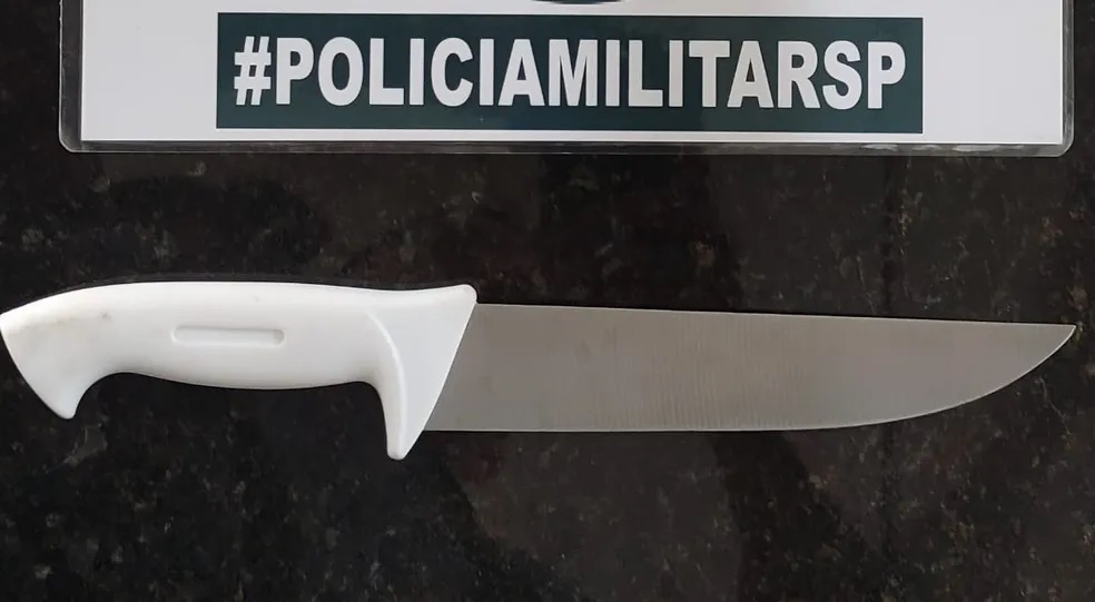 Homem de 23 anos é preso por ameaçar ex-namorada de morte com faca, em Osvaldo Cruz