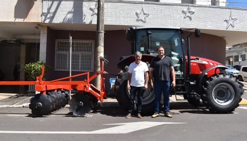 Prefeitura de Adamantina recebe trator e máquinas agrícolas do Governo do Estado de São Paulo do Programa Patrulha Agrícola