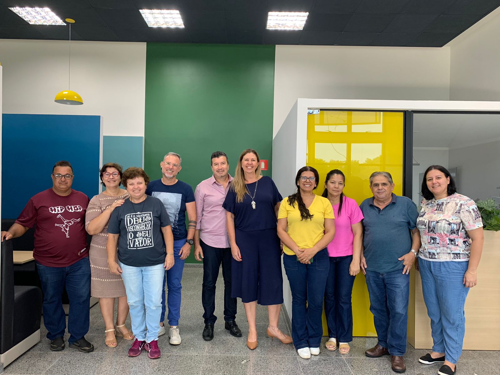 Comissão Julgadora do Concurso Natal Mágico 2022 participa de reunião