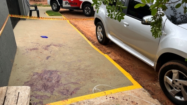 Homem de 36 anos é esfaqueado por padrasto em um bar no Parque dos Pioneiros, em Adamantina