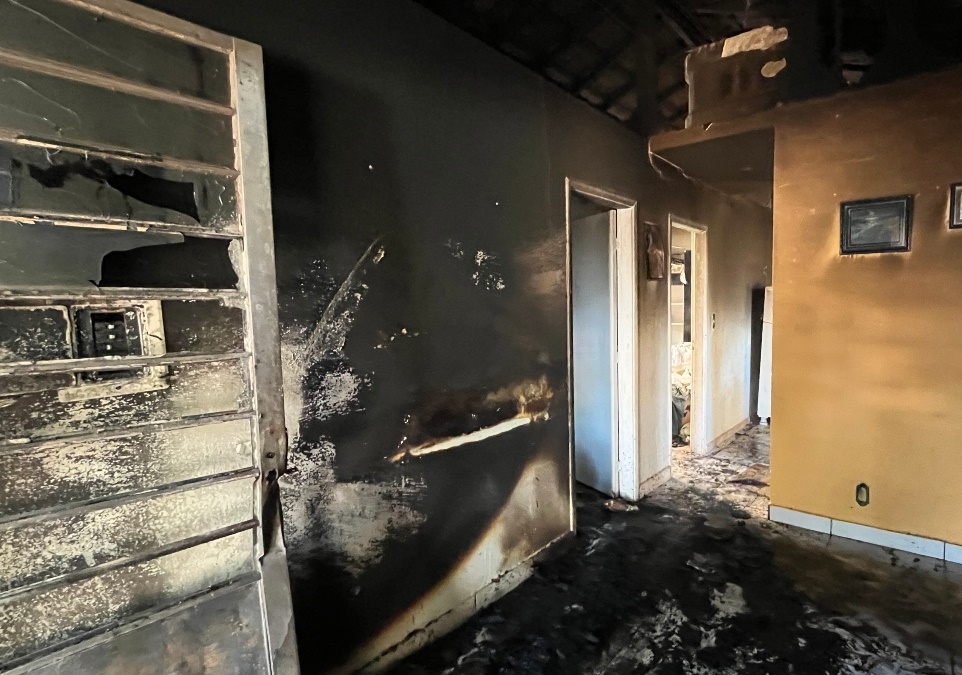 Casa  no Jardim Primavera em Adamantina, é atingida por incêndio