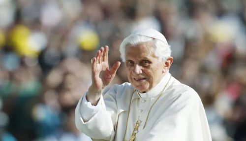 Papa emérito Bento XVI morre aos 95 anos