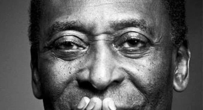 Pelé, Rei do Futebol, morre aos 82 anos em São Paulo