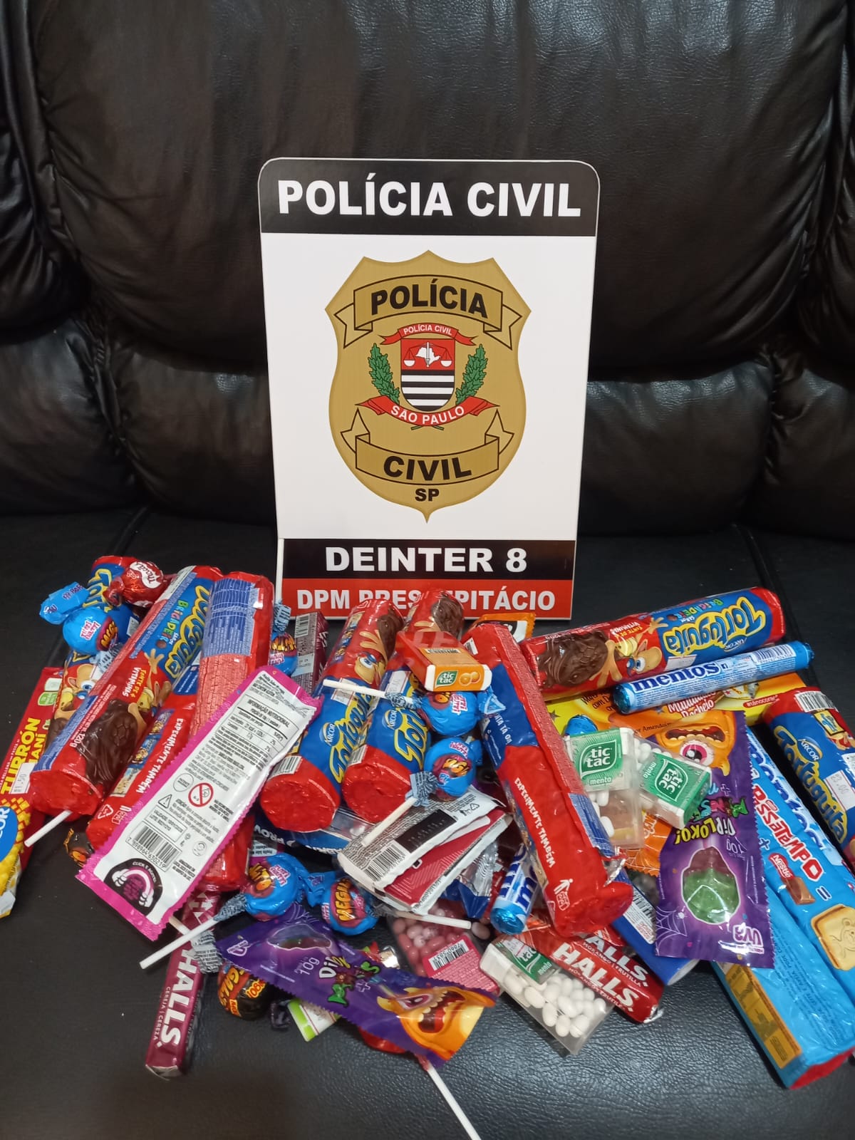 Adolescentes são investigados por furtar R$ 400 e doces de uma padaria