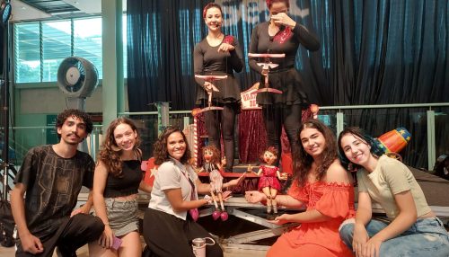 Alunos do curso de teatro são recepcionados no Sesc Birigui