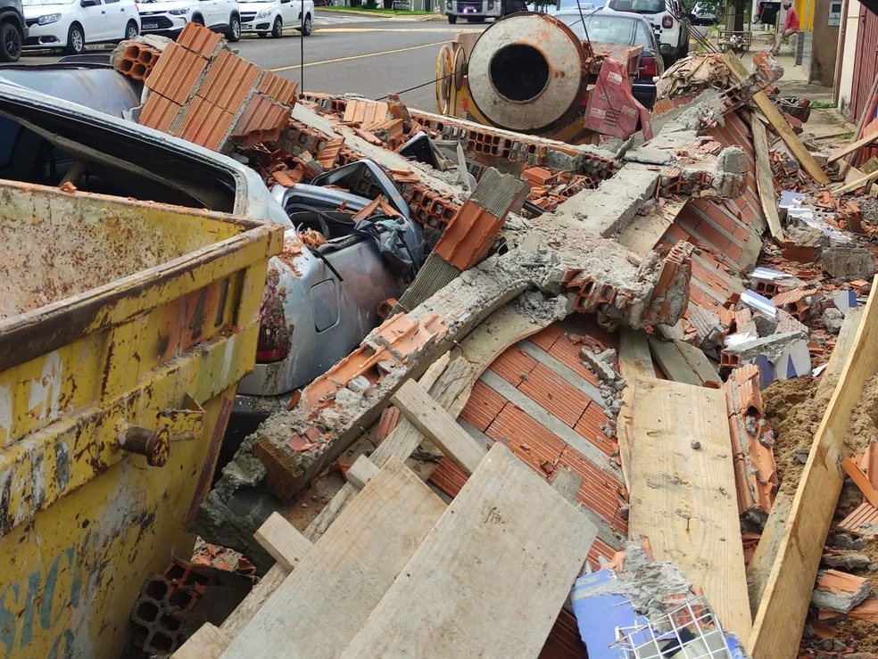 Desabamento de laje deixa trabalhador ferido em obra no Jardim Morumbi, em Presidente Prudente