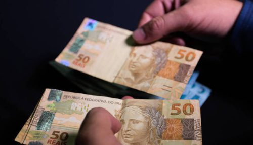 Salário mínimo de R$ 1.320 começa a valer hoje