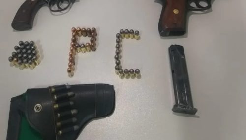 Depois de ameaçar e perseguir casal, idoso é preso em flagrante com duas armas e mais de 60 munições