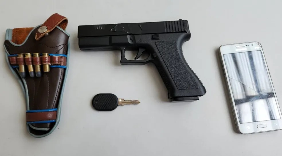 Após ouvir disparos de arma, Polícia Militar prende suspeito de furtar veículo e roubar R$ 4 mil de uma residência