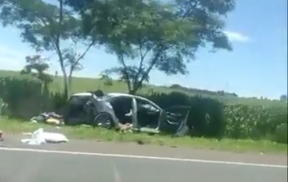 Acidente Grave agora na rodovia defronte a Vila Escócia em Osvaldo Cruz envolvendo carro, caminhonete e uma van