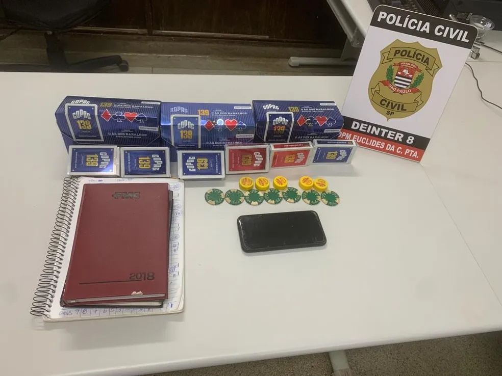 Dois mandados de busca e apreensão domiciliar são cumpridos após suspeitas de exploração de jogos de azar