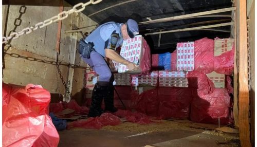 Carga de 225 mil maços de cigarros contrabandeados, em Parapuã