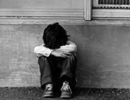 Mãe é condenada a serviços comunitários por deixar filho de 3 anos sozinho em casa