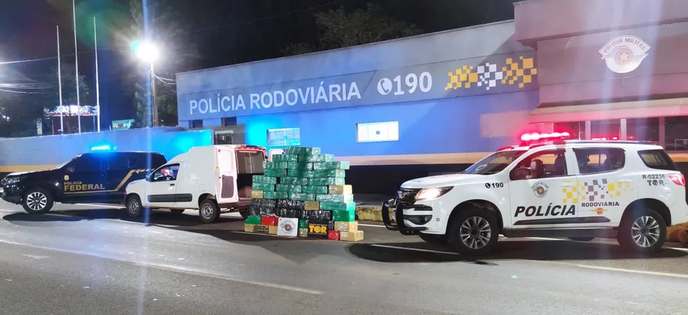 Adolescente de 15 anos é apreendido ao transportar quase 1 tonelada de maconha em veículo roubado