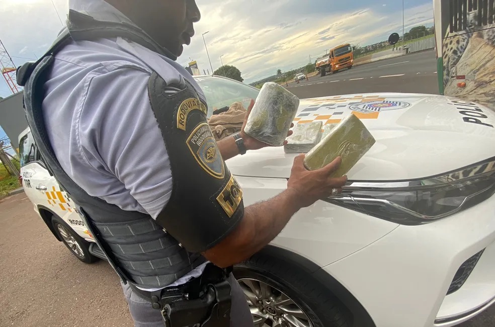 Boliviana é presa em flagrante com mais de 4kg de cocaína escondidos no corpo