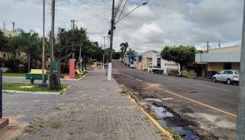 Comerciante reage a assalto a trailer de lanches e leva três facadas