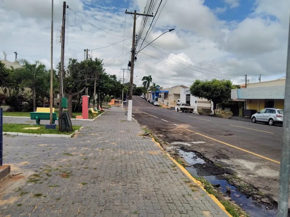 Comerciante reage a assalto a trailer de lanches e leva três facadas
