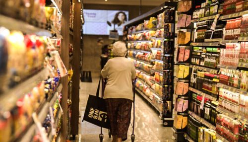 Salário mínimo de R$ 1.302 começa o ano valendo uma cesta básica e meia