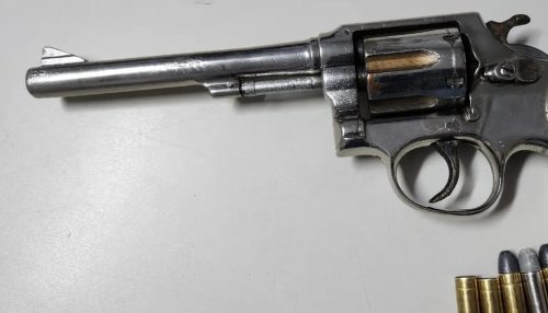 Após discutir em bar e efetuar dois disparos para cima, homem é preso por posse ilegal de arma na Vila Líder em Presidente Prudente