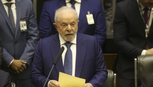 Em seu primeiro dia como presidente, Lula assina 52 decretos e 4 MPs