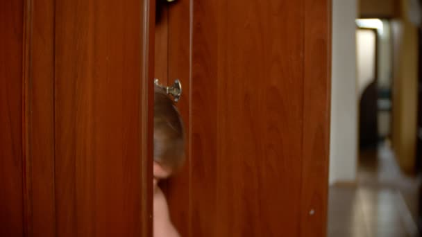 Em Adamantina, homem procurado por tráfico, se esconde dentro de guarda roupas e acaba preso