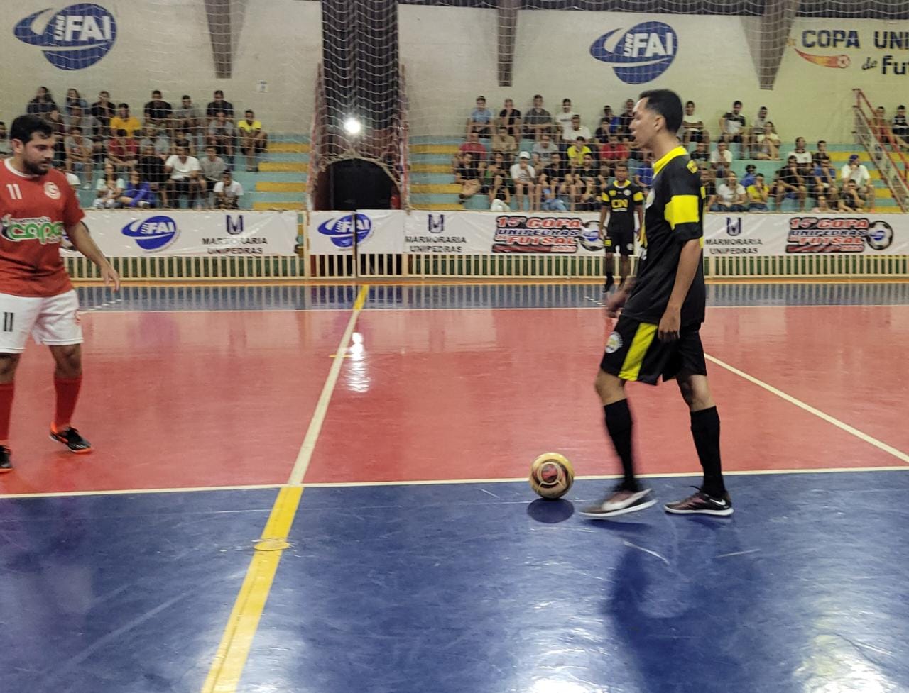 Igor marca três e garante CW Motos nas semifinais da 15° Copa Unipedras/Unifai/Selar de Futsal