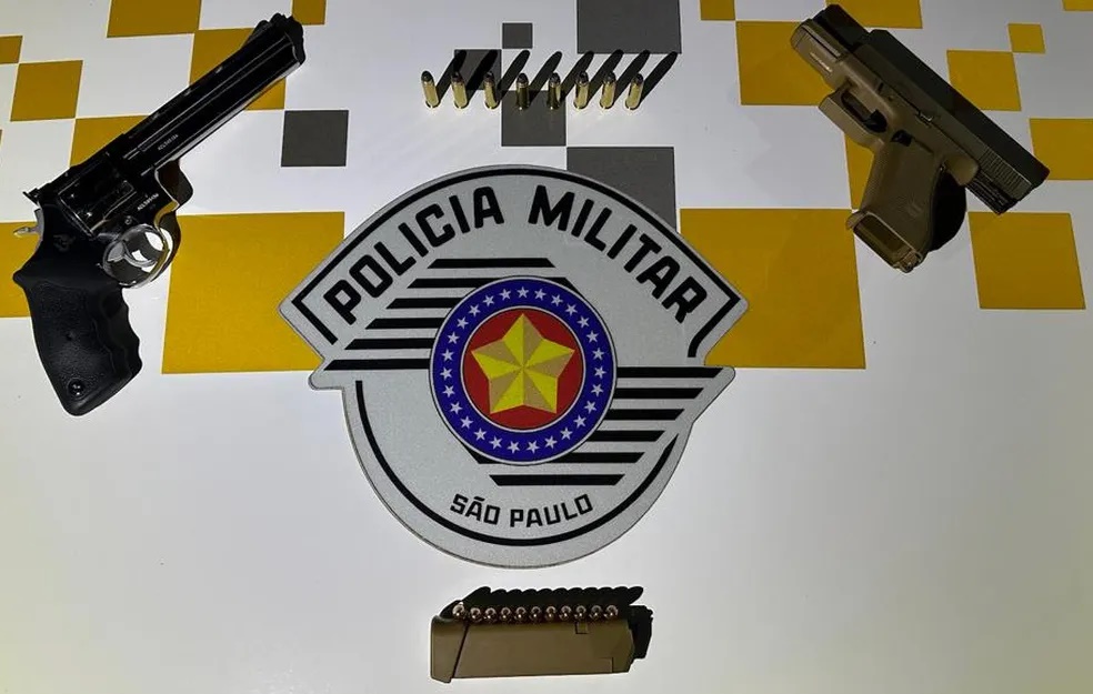 Casal é preso com duas armas de fogo dentro de veículo na Rodovia Arlindo Bettio, em Teodoro Sampaio