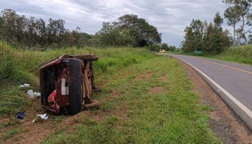 Homem é preso pela Polícia Rodoviária por embriaguez ao volante, depois de capotar o veículo que conduzia