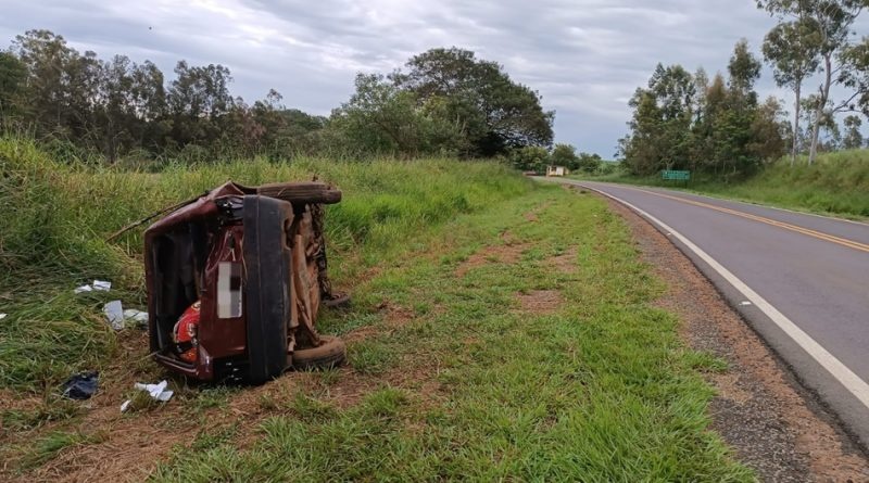 Homem é preso pela Polícia Rodoviária por embriaguez ao volante, depois de capotar o veículo que conduzia