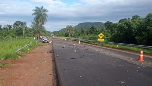 Homem morre vítima de colisão frontal entre caminhão e carro na Rodovia Arlindo Béttio, em Teodoro Sampaio